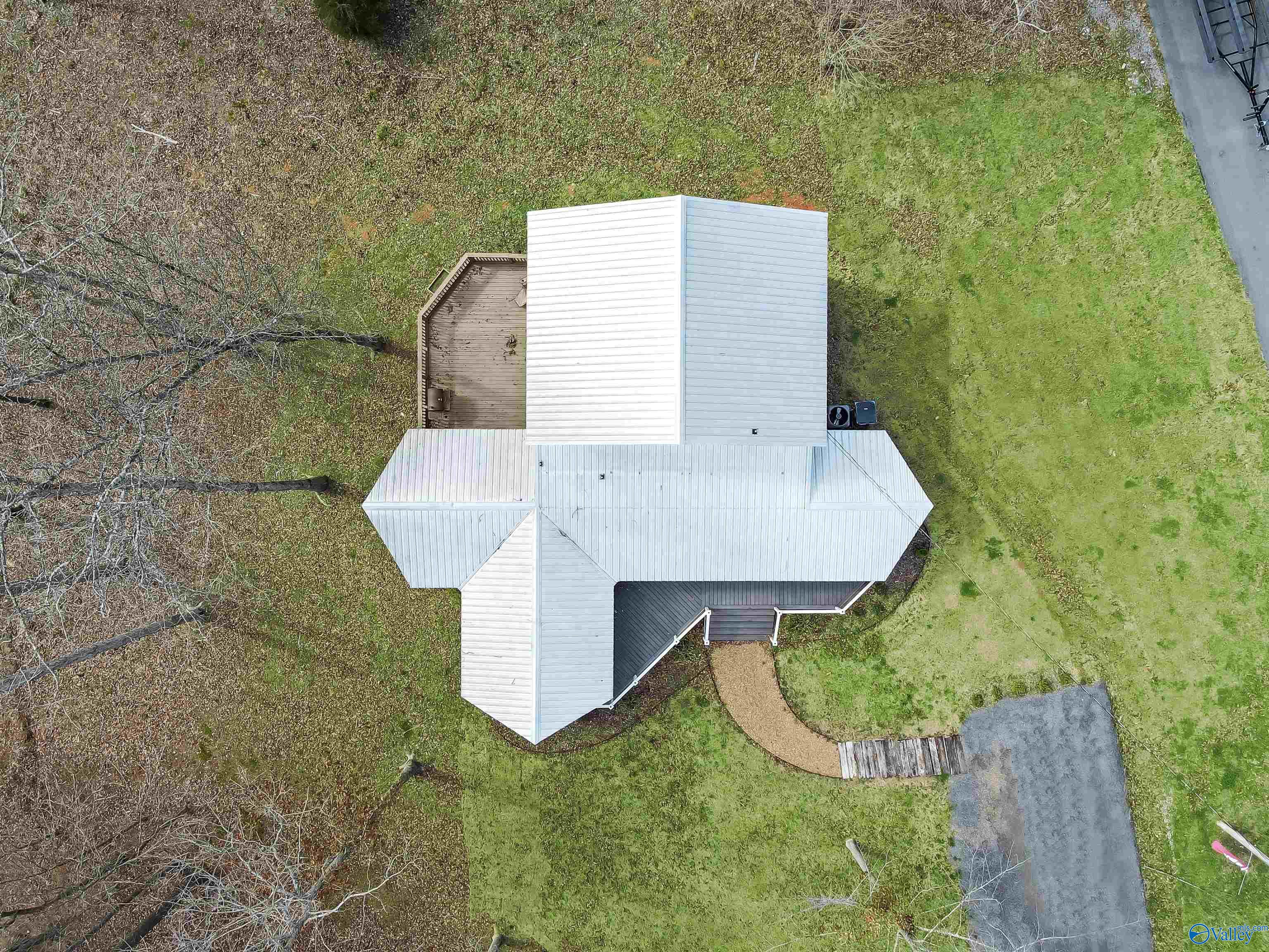3635 Buck Island Drive, Guntersville, Alabama image 2