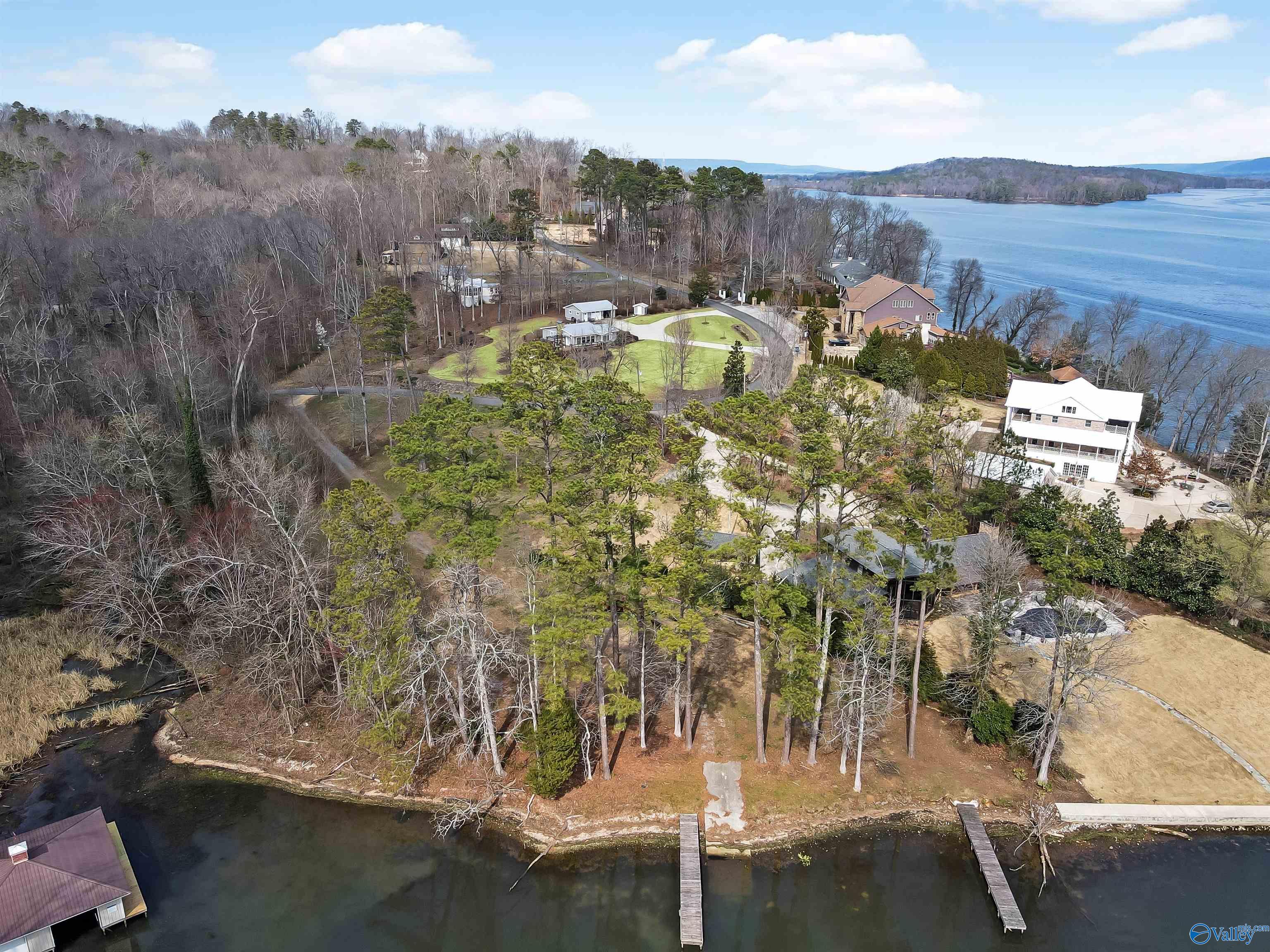 3635 Buck Island Drive, Guntersville, Alabama image 4