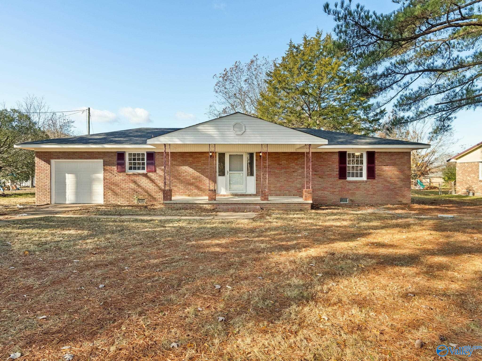 301 Holloway Street, Hartselle, Alabama image 1