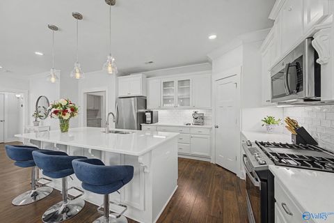 Homes For Sale - 7052 Meadow Way Lane<br/> Owens Cross Roads, AL 35763