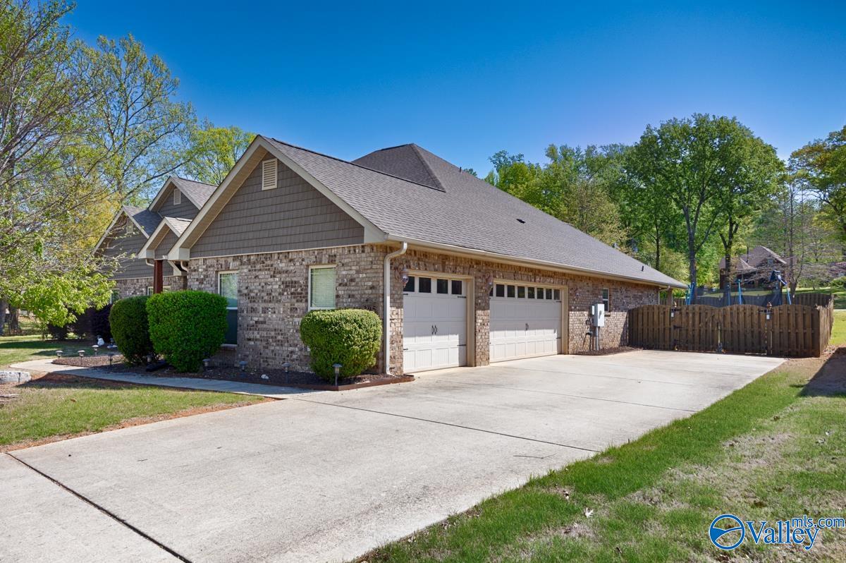 205 Maplebrook Drive, Madison, Alabama image 2