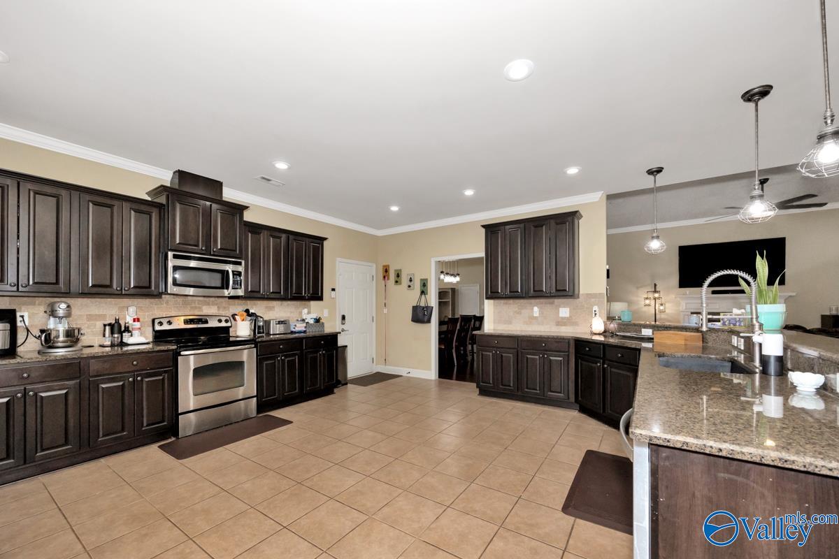 205 Maplebrook Drive, Madison, Alabama image 17