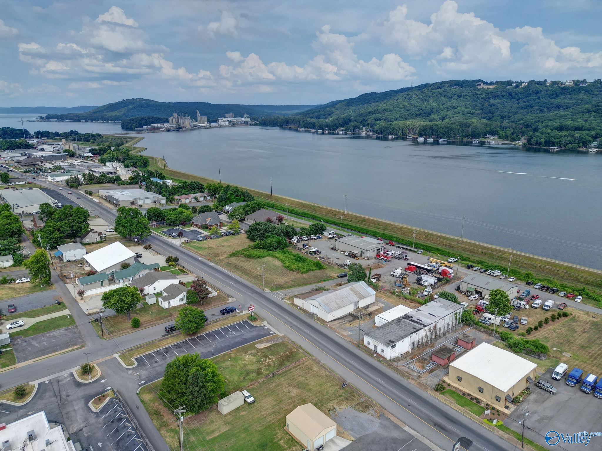 .48 ACRES Blount Avenue, Guntersville, Alabama image 4