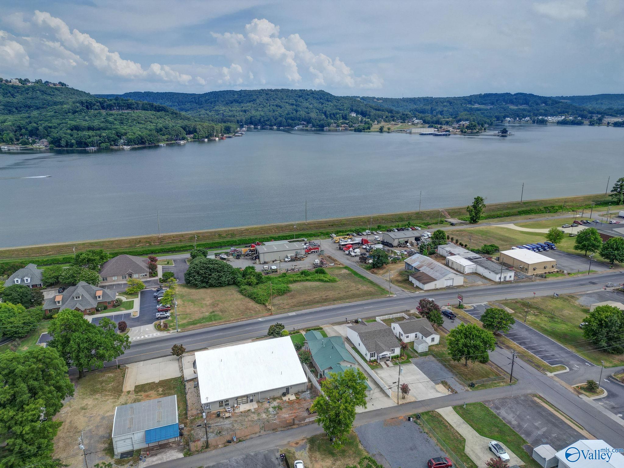 .48 ACRES Blount Avenue, Guntersville, Alabama image 3