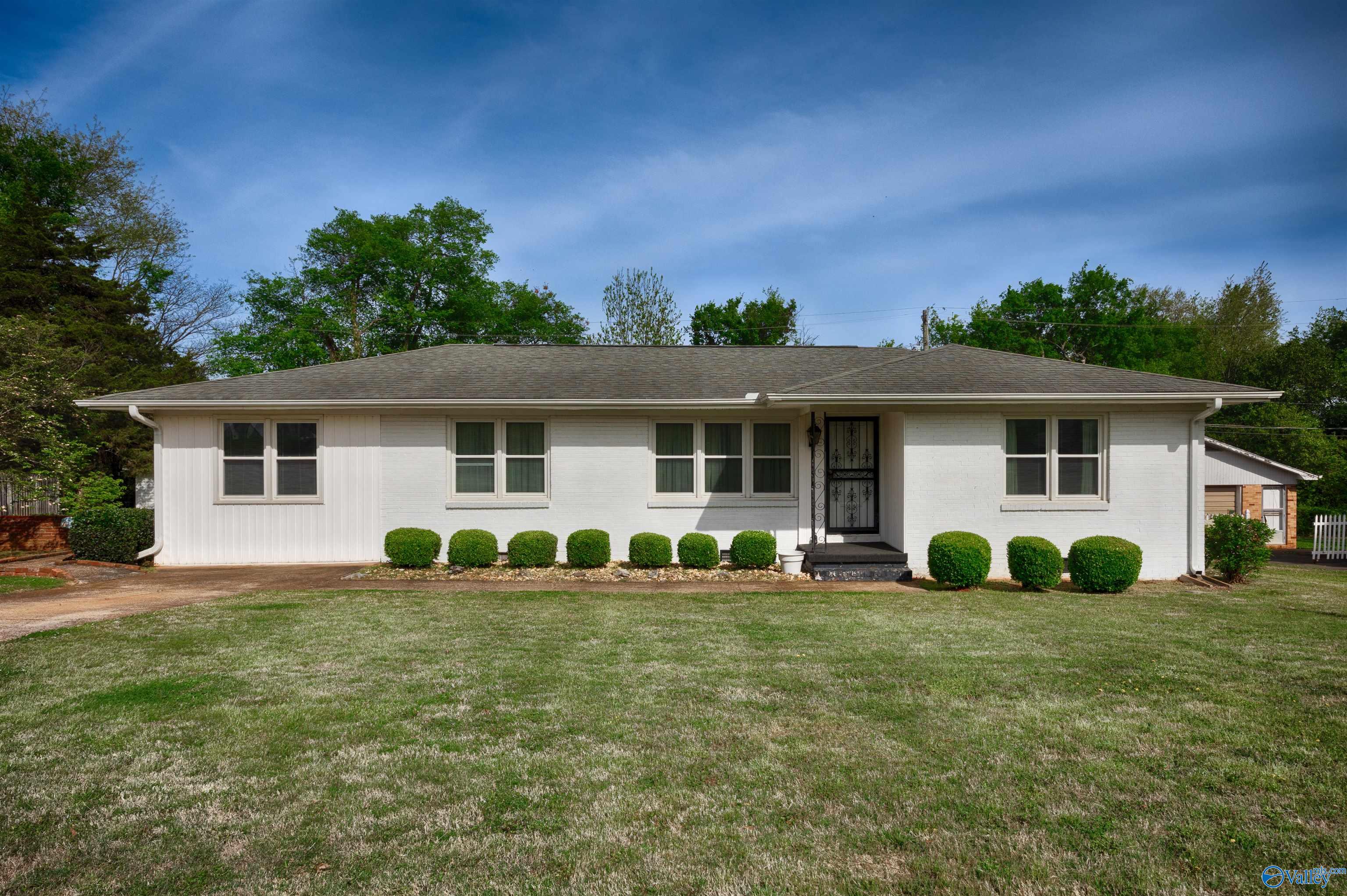 2418 Crestwood Drive SW