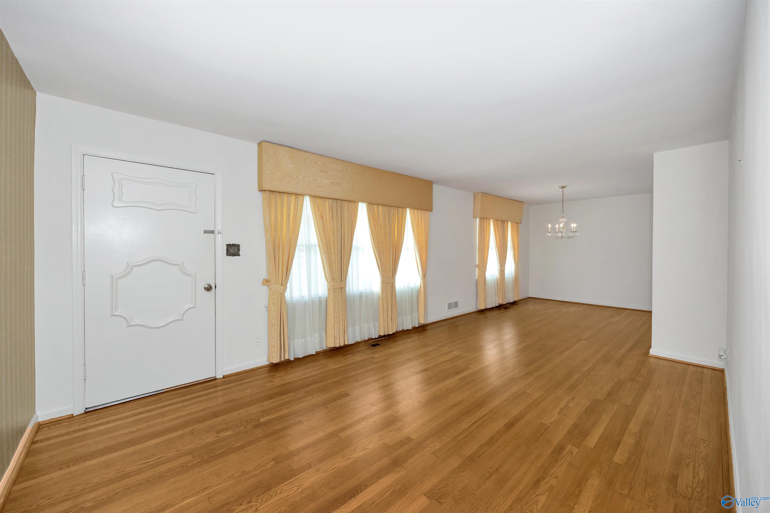 2418 Crestwood Drive SW