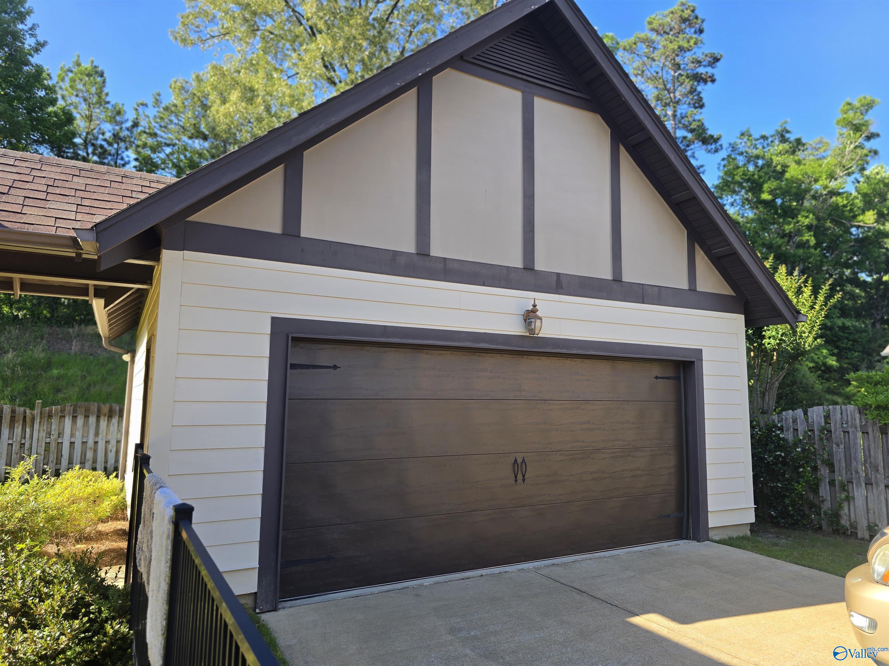 1704 Chace Drive, Hoover, Alabama image 3