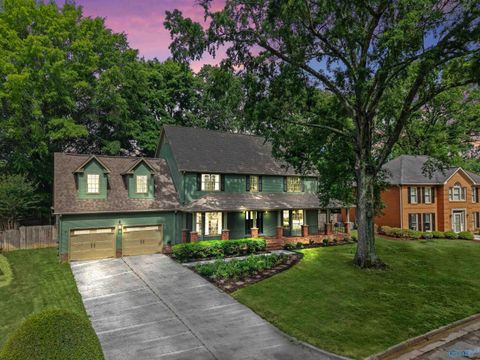 Homes For Sale - 2407 Huntington Lane<br/> Decatur, AL 35601