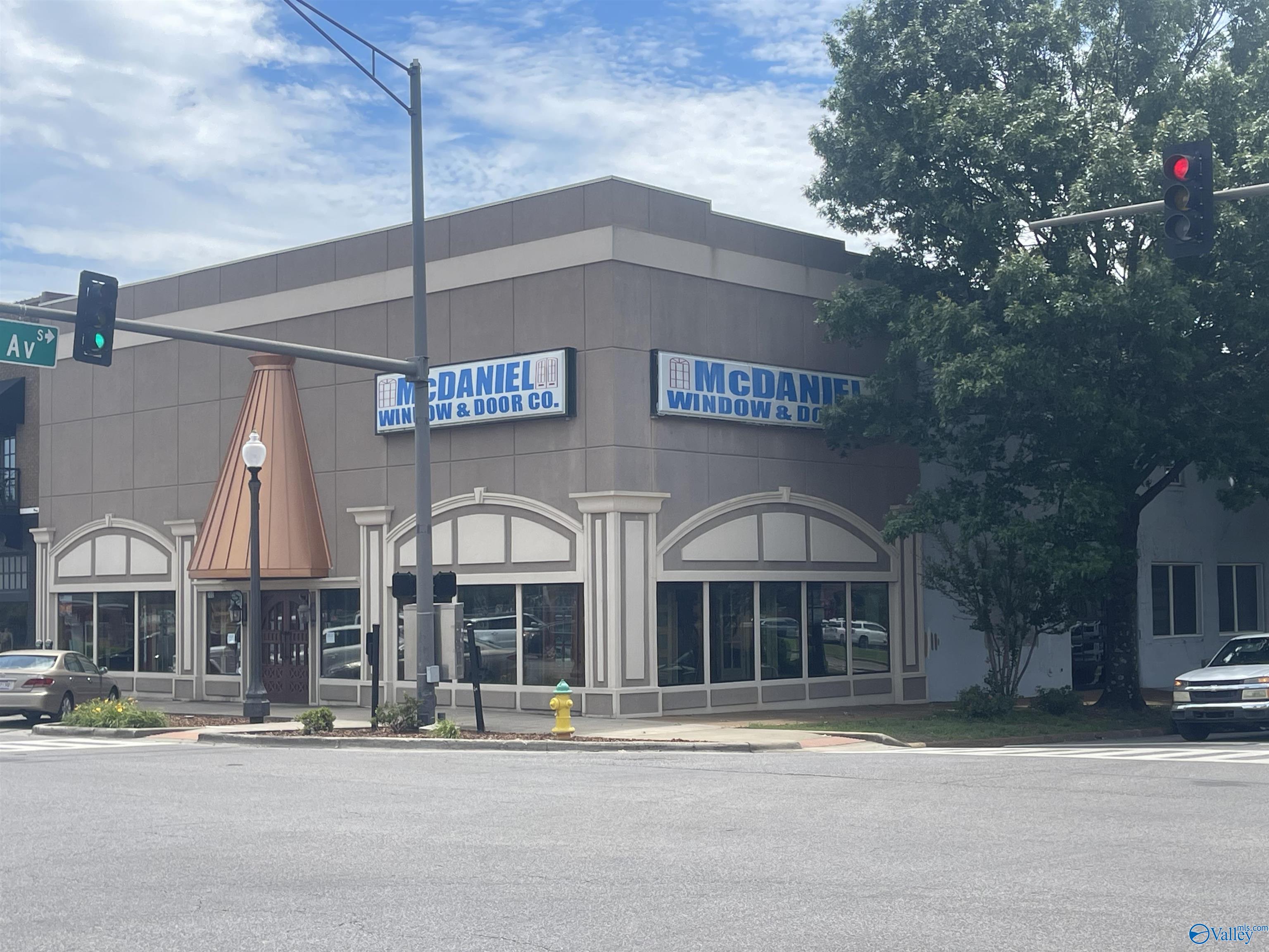 Photo 1 of 20 — 300 E Tennessee Street, Florence, AL 35630