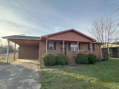 Homes For Sale - 1111 James Avenue<br/> Courtland, AL 35618