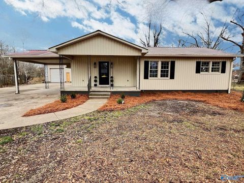 Photo of 411 Paxton Avenue, Glencoe, AL 35905 (MLS # 21908155)