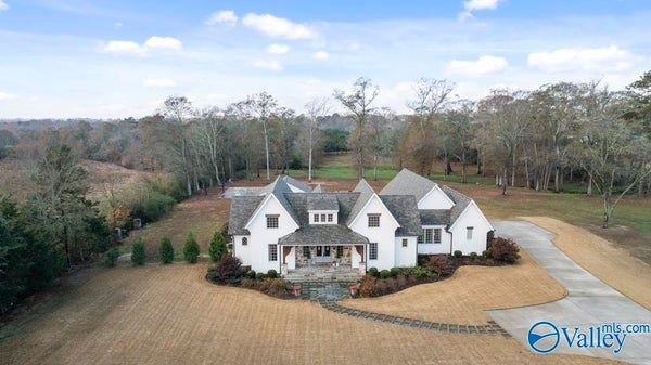 2582 S BROAD ST, ALBERTVILLE, AL 35950 - Image f14caf48a4b4e6d7e1c9c99d1c081660/1645053095