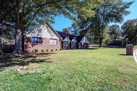 Photo of 1110 Way Thru The Woods SW, Decatur, AL 35603 (MLS # 21900891)