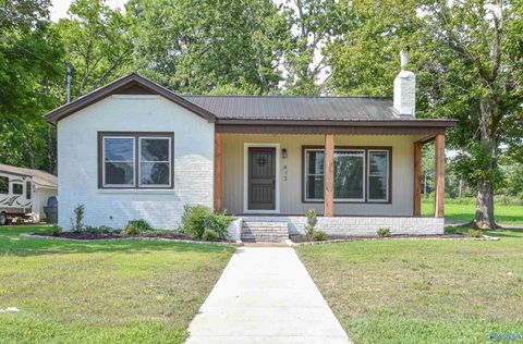 Homes For Sale - 413 Martin Street<br/> Jackson County, Scottsboro, AL 35768