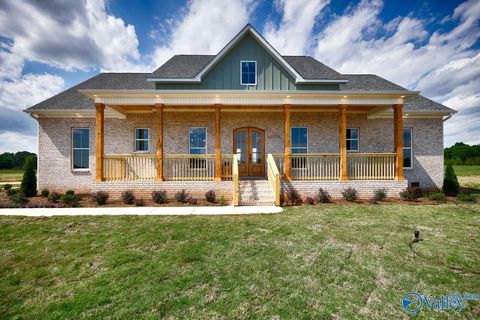 Homes For Sale - 775 W Limestone Road<br/> Hazel Green, AL 35750