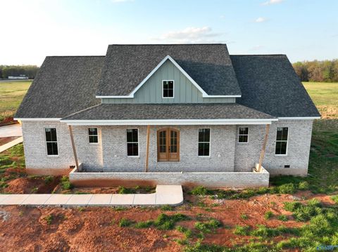 Homes For Sale - 775 W Limestone Road<br/> Hazel Green, AL 35750