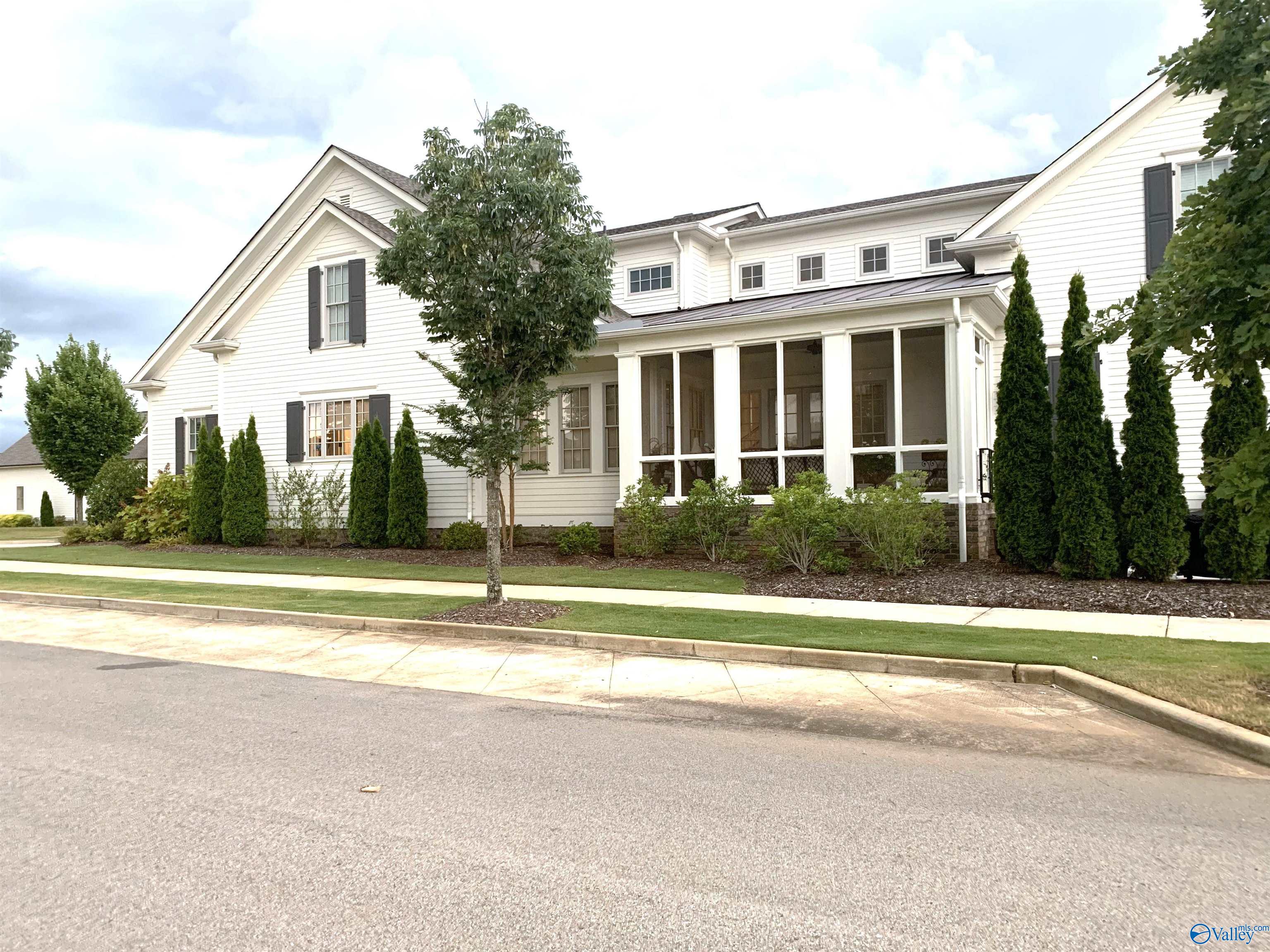 Huntsville, Alabama 35802, United States, 4 Bedrooms Bedrooms, ,4 BathroomsBathrooms,Residential,Active,90115