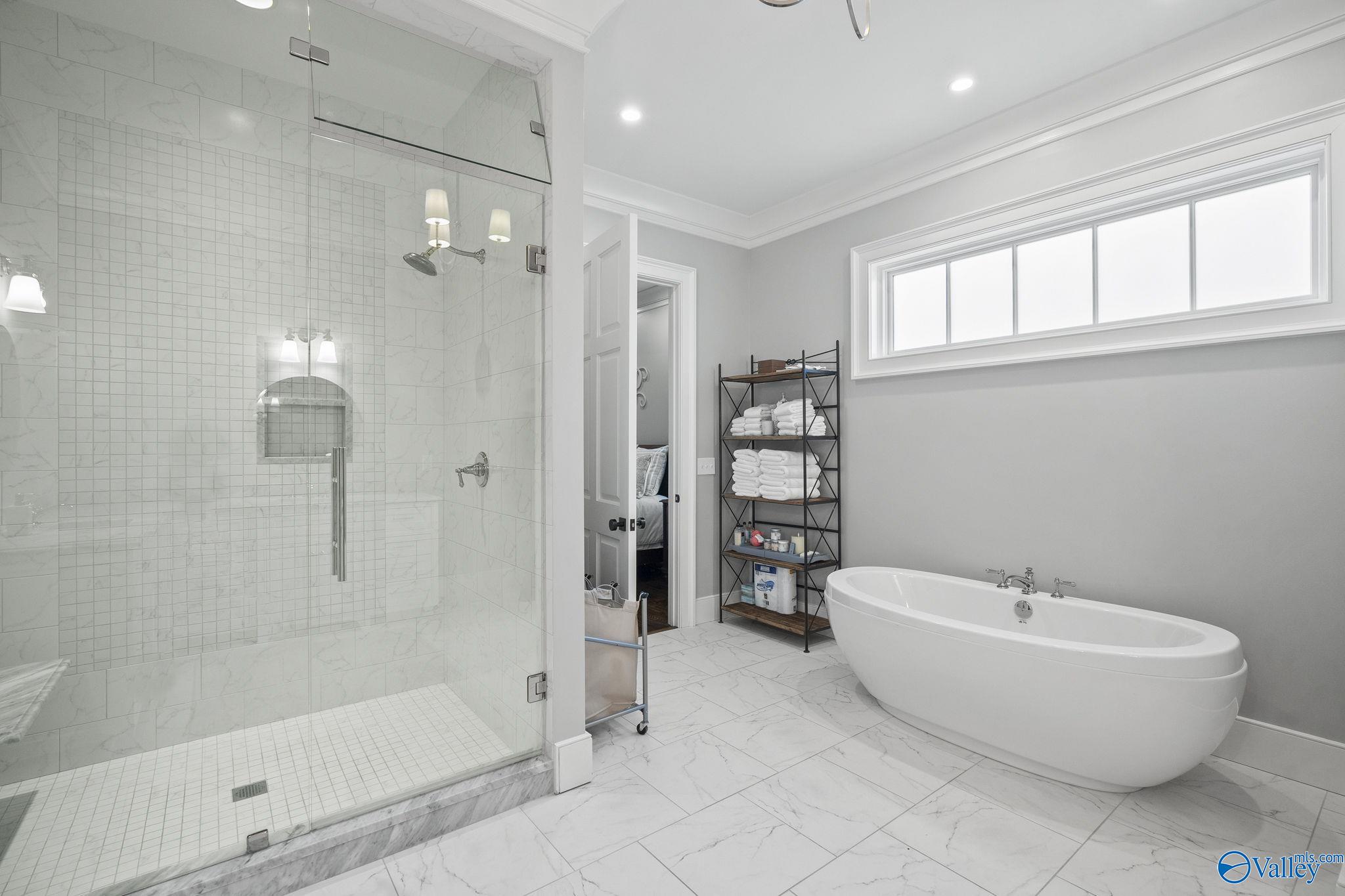 Huntsville, Alabama 35802, United States, 4 Bedrooms Bedrooms, ,4 BathroomsBathrooms,Residential,Active,90115