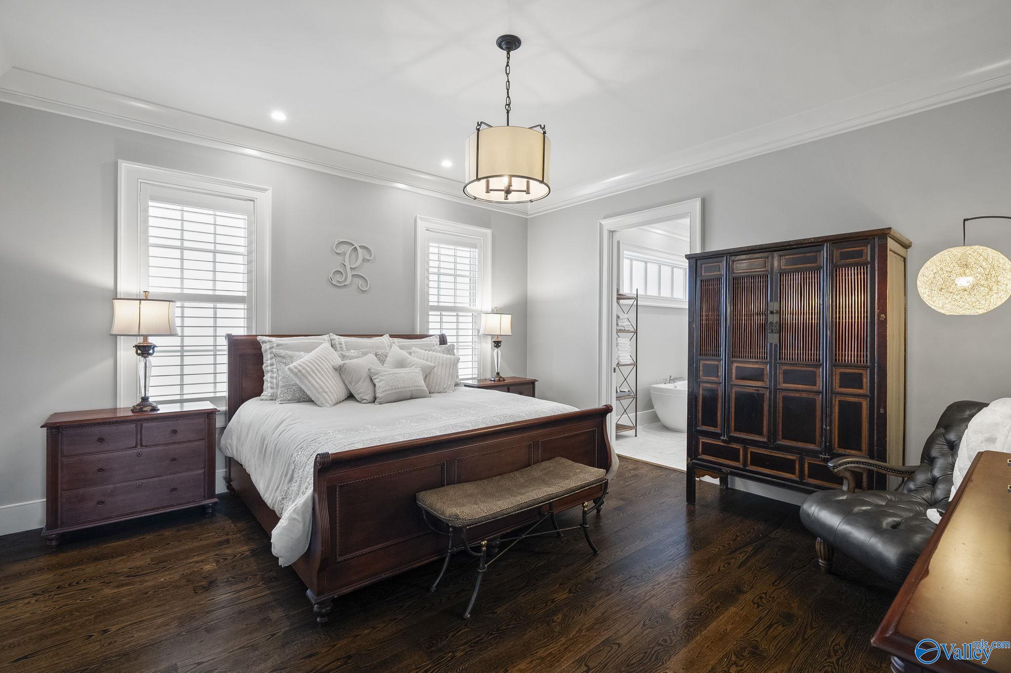 Huntsville, Alabama 35802, United States, 4 Bedrooms Bedrooms, ,4 BathroomsBathrooms,Residential,Active,90115