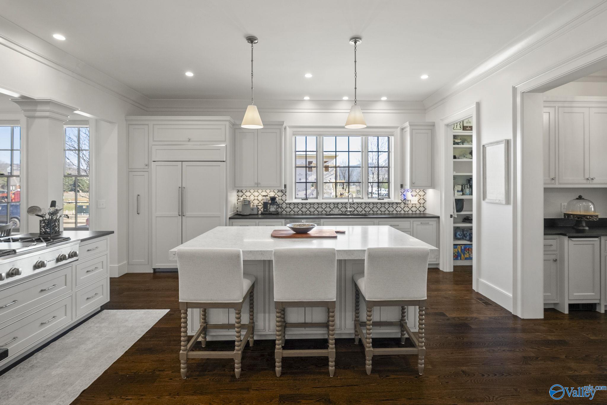 Huntsville, Alabama 35802, United States, 4 Bedrooms Bedrooms, ,4 BathroomsBathrooms,Residential,Active,90115