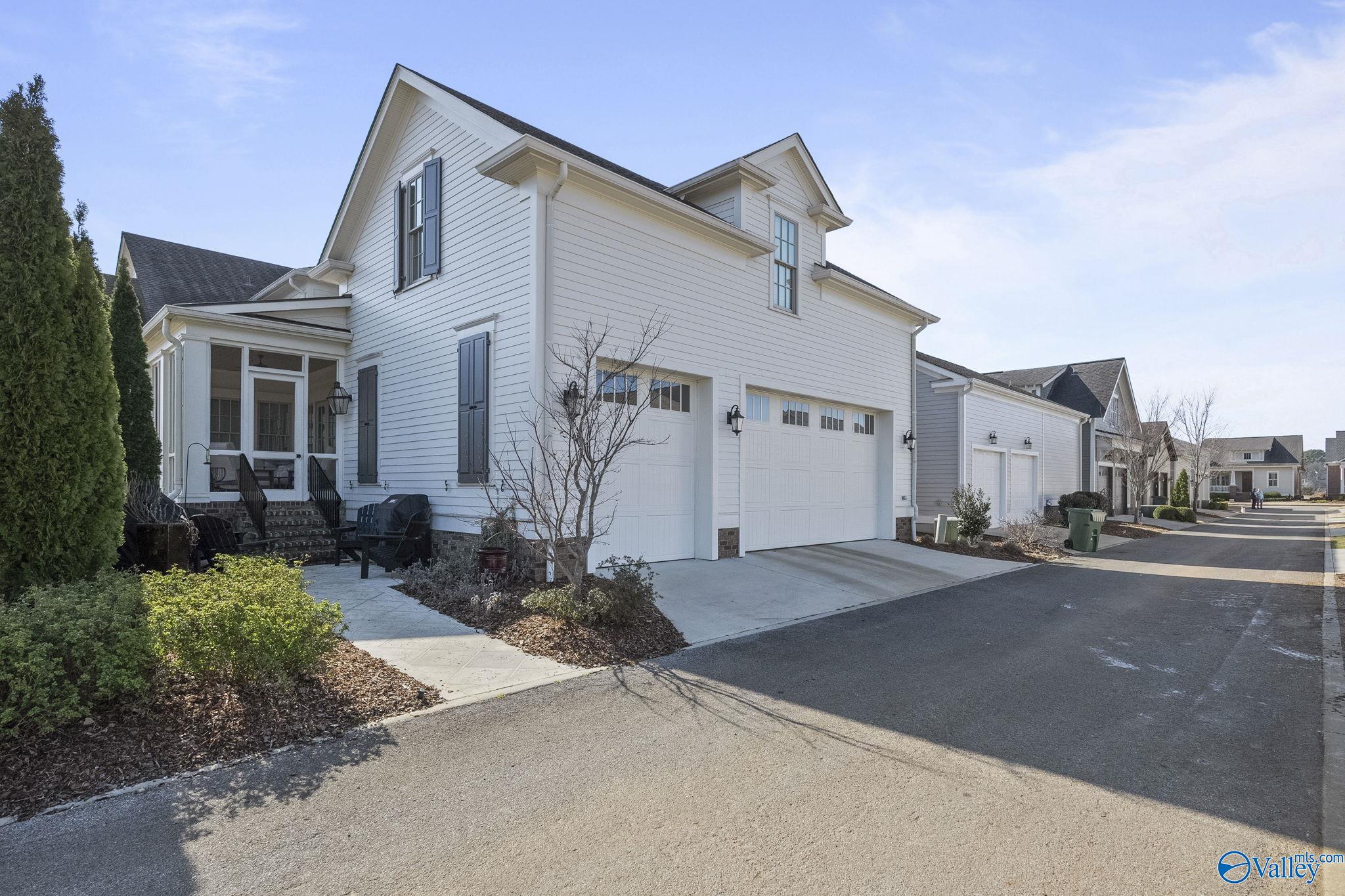 Huntsville, Alabama 35802, United States, 4 Bedrooms Bedrooms, ,4 BathroomsBathrooms,Residential,Active,90115