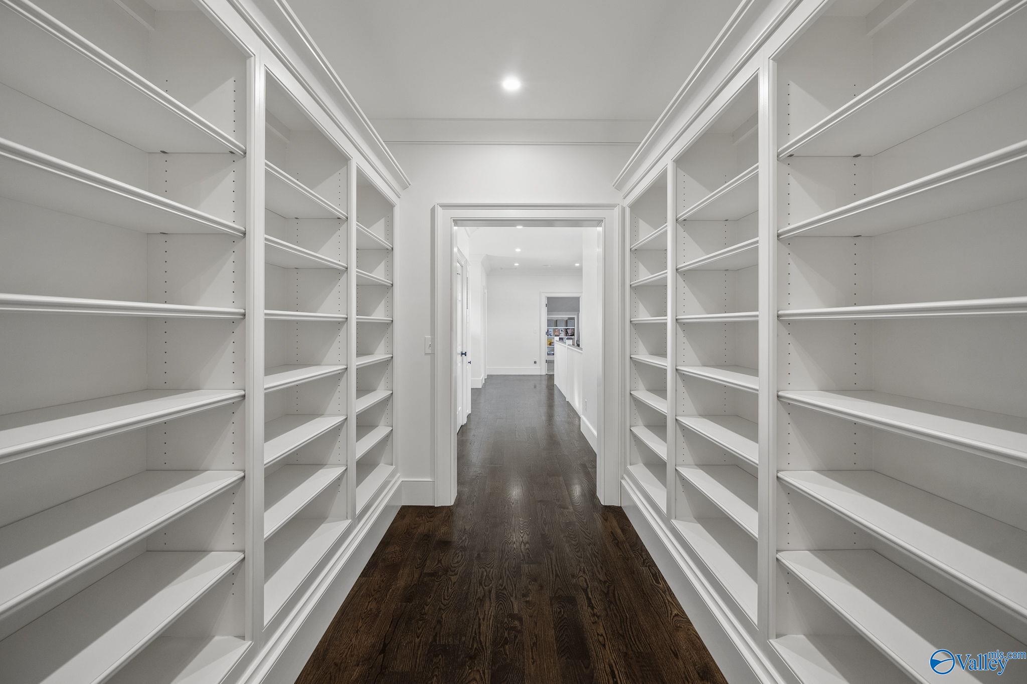 Huntsville, Alabama 35802, United States, 4 Bedrooms Bedrooms, ,4 BathroomsBathrooms,Residential,Active,90115