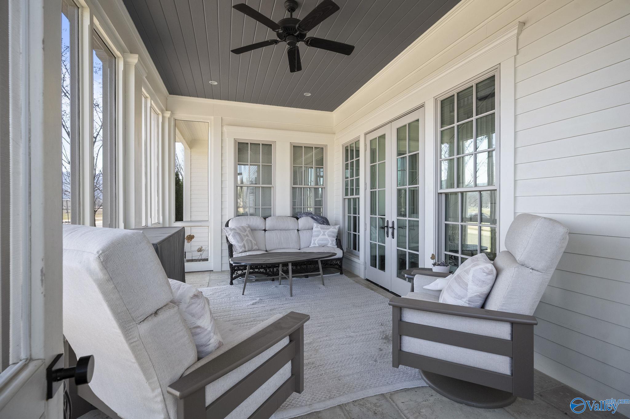 Huntsville, Alabama 35802, United States, 4 Bedrooms Bedrooms, ,4 BathroomsBathrooms,Residential,Active,90115