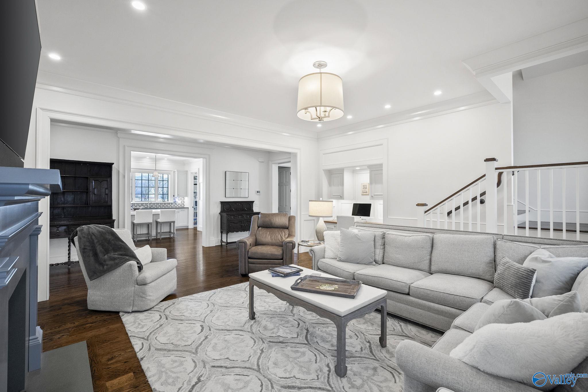 Huntsville, Alabama 35802, United States, 4 Bedrooms Bedrooms, ,4 BathroomsBathrooms,Residential,Active,90115