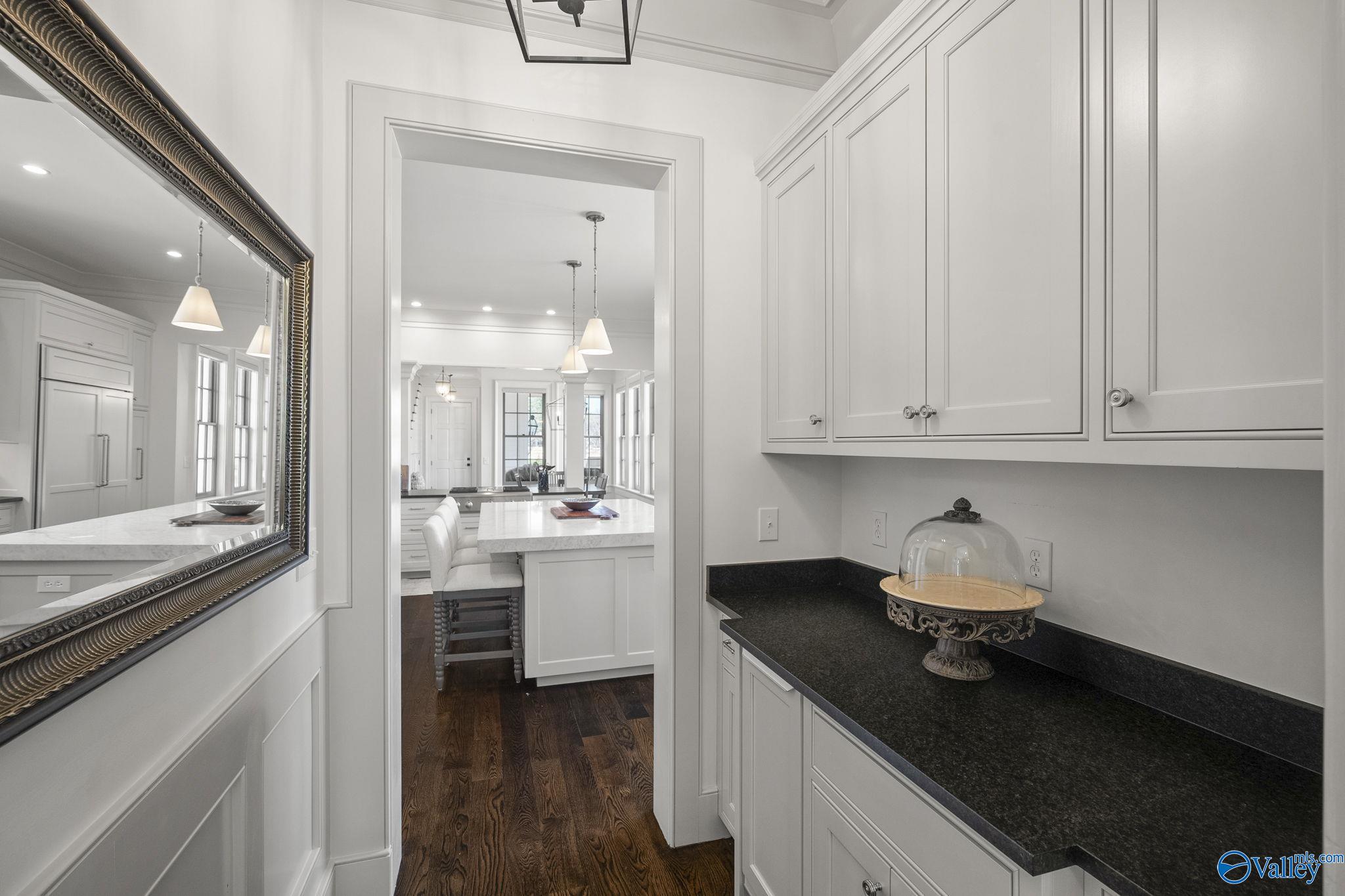 Huntsville, Alabama 35802, United States, 4 Bedrooms Bedrooms, ,4 BathroomsBathrooms,Residential,Active,90115