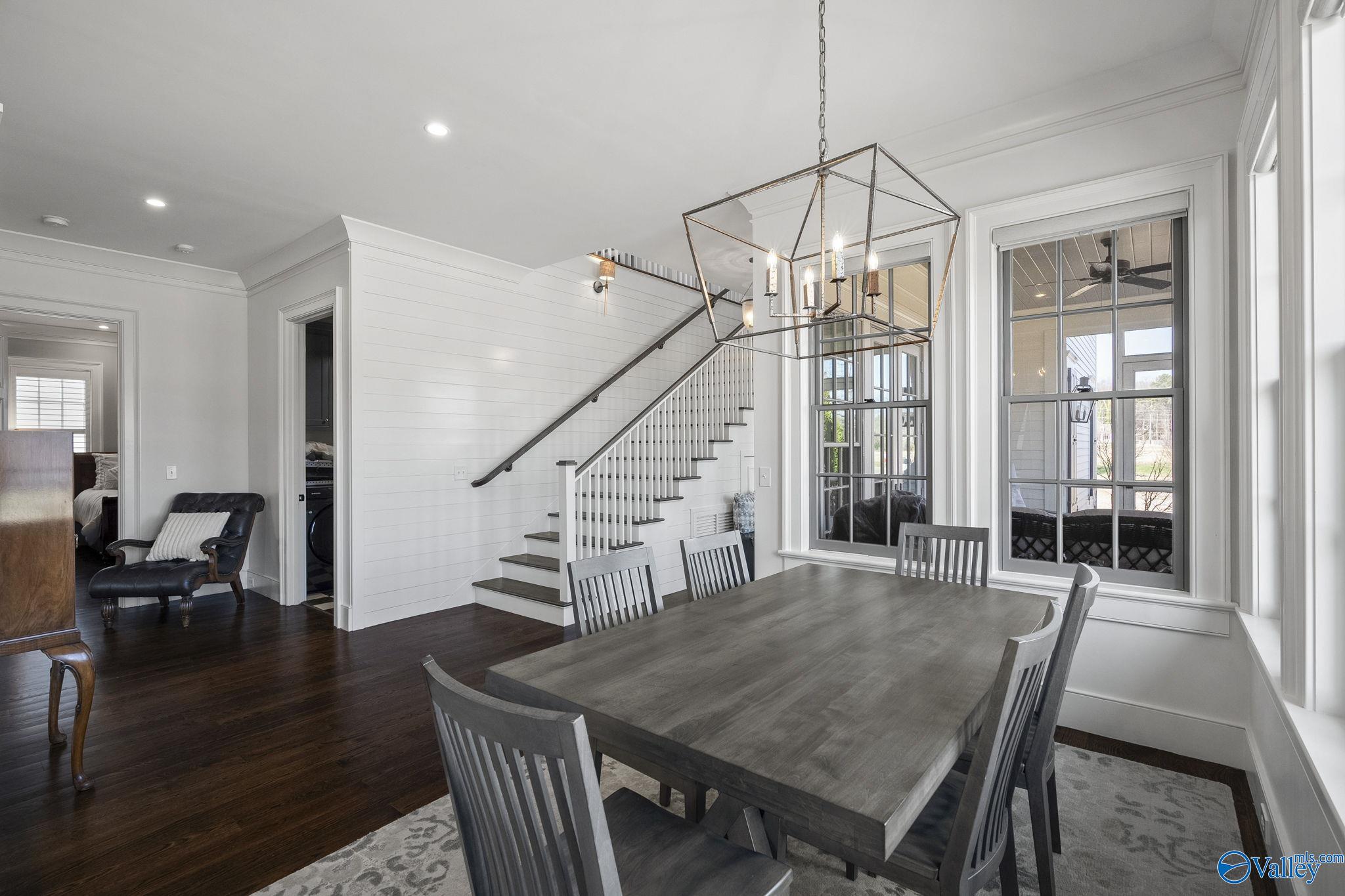 Huntsville, Alabama 35802, United States, 4 Bedrooms Bedrooms, ,4 BathroomsBathrooms,Residential,Active,90115