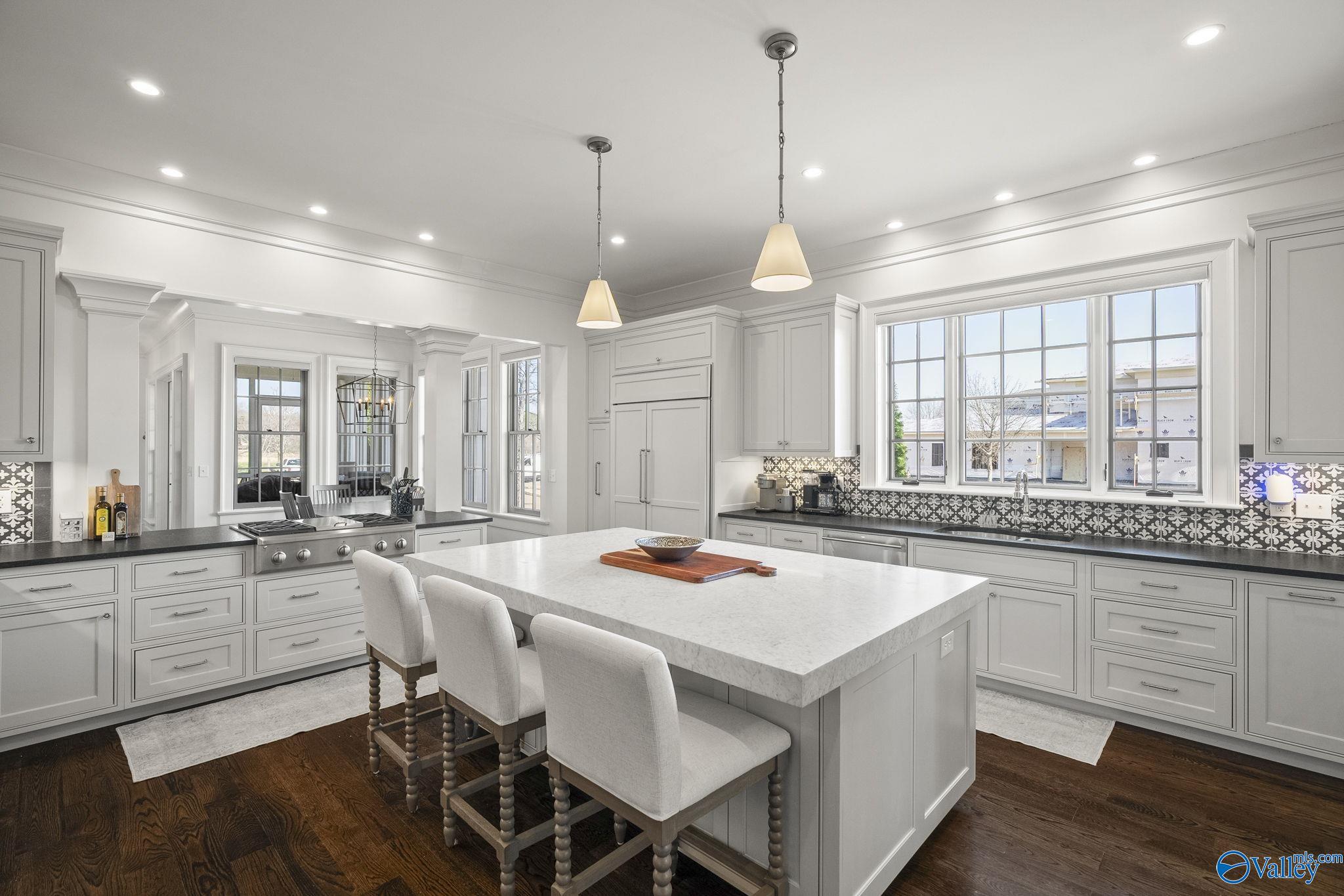 Huntsville, Alabama 35802, United States, 4 Bedrooms Bedrooms, ,4 BathroomsBathrooms,Residential,Active,90115