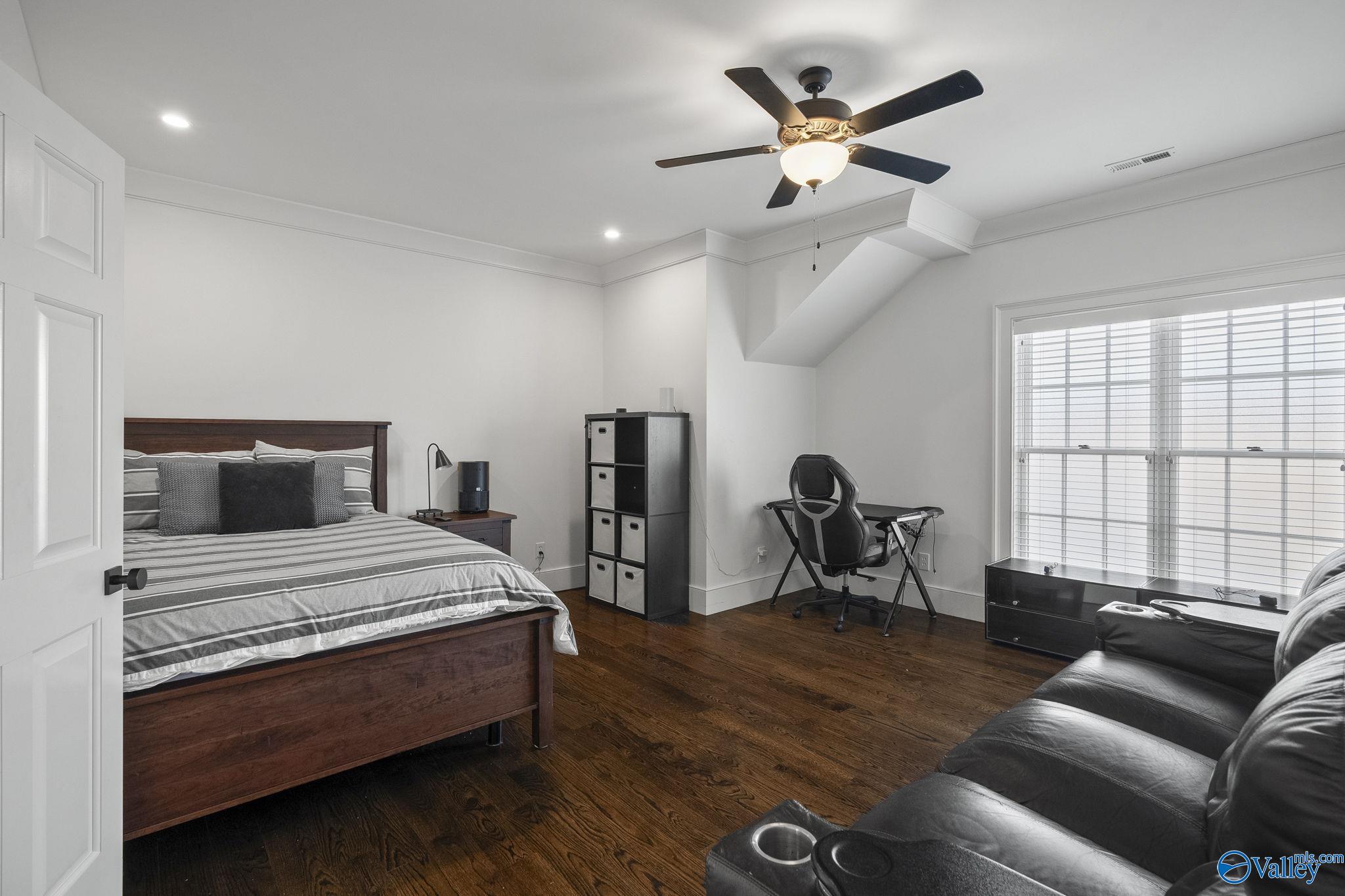 Huntsville, Alabama 35802, United States, 4 Bedrooms Bedrooms, ,4 BathroomsBathrooms,Residential,Active,90115