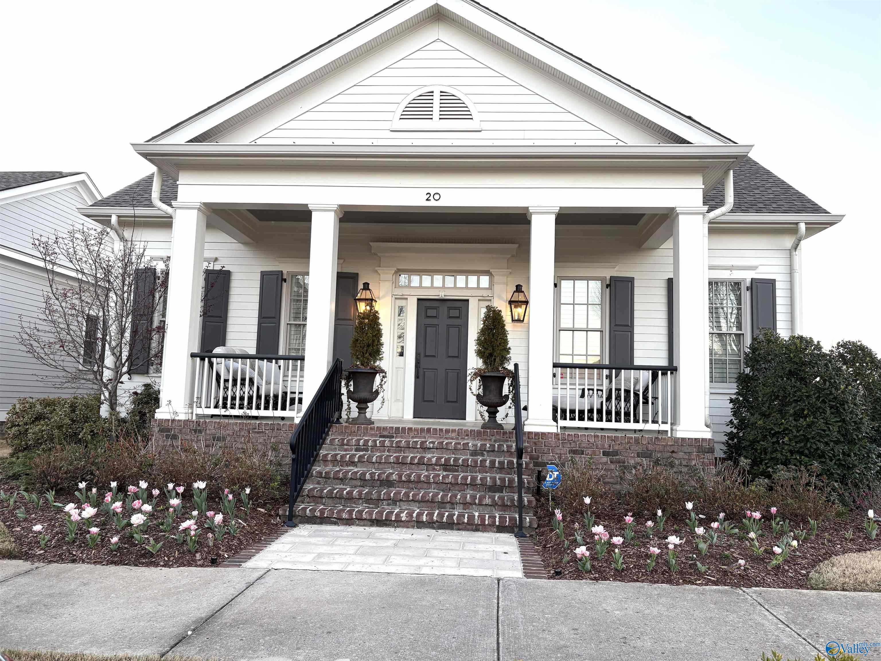 Huntsville, Alabama 35802, United States, 4 Bedrooms Bedrooms, ,4 BathroomsBathrooms,Residential,Active,90115