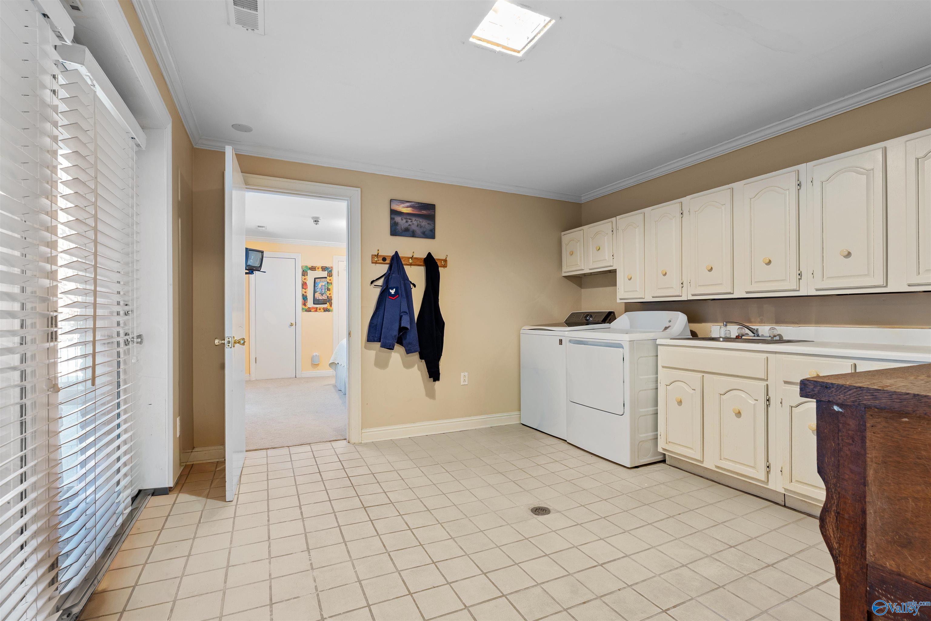 Scottsboro, Alabama 35769, United States, 5 Bedrooms Bedrooms, ,4 BathroomsBathrooms,Residential,Active,251496