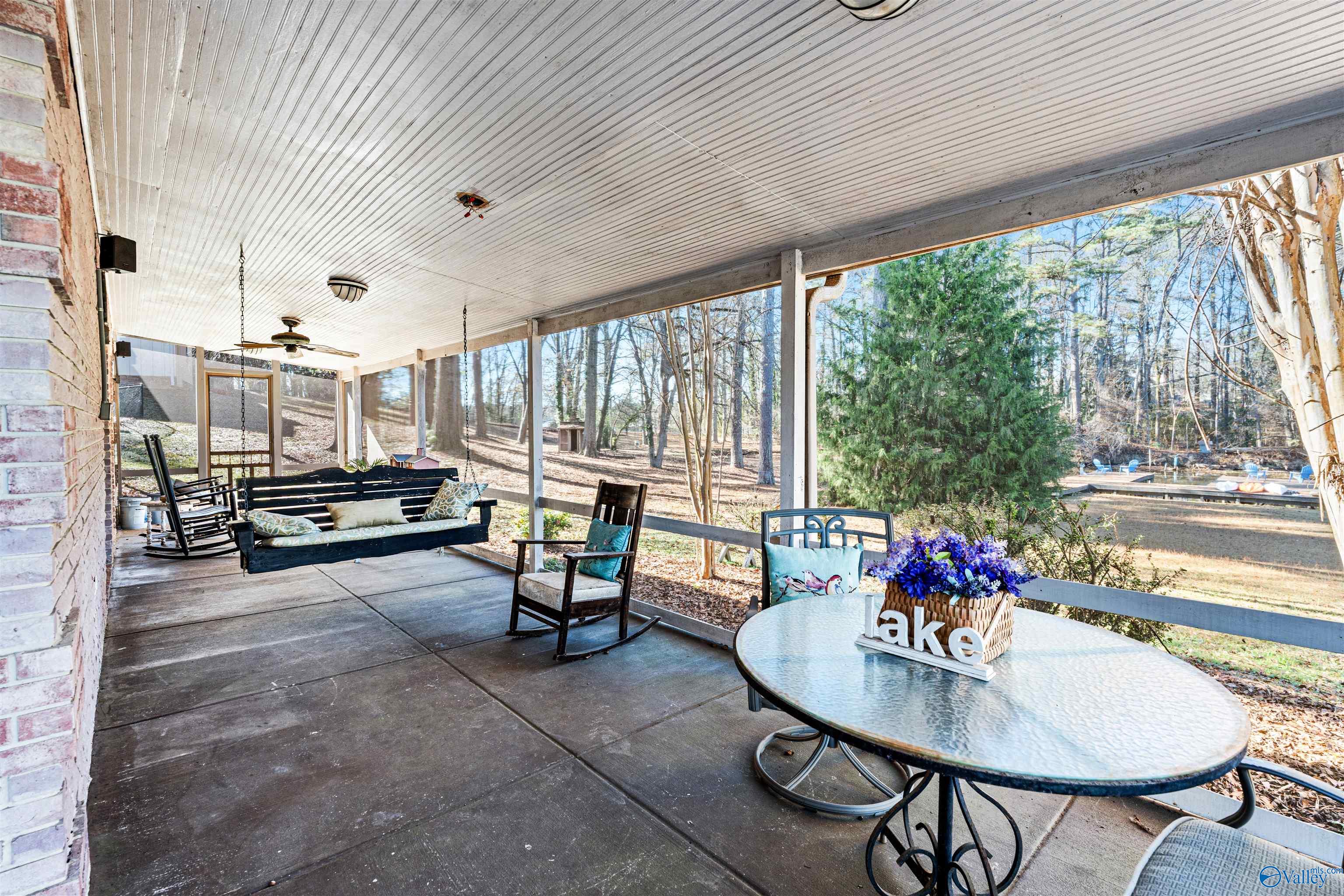 Scottsboro, Alabama 35769, United States, 5 Bedrooms Bedrooms, ,4 BathroomsBathrooms,Residential,Active,251496