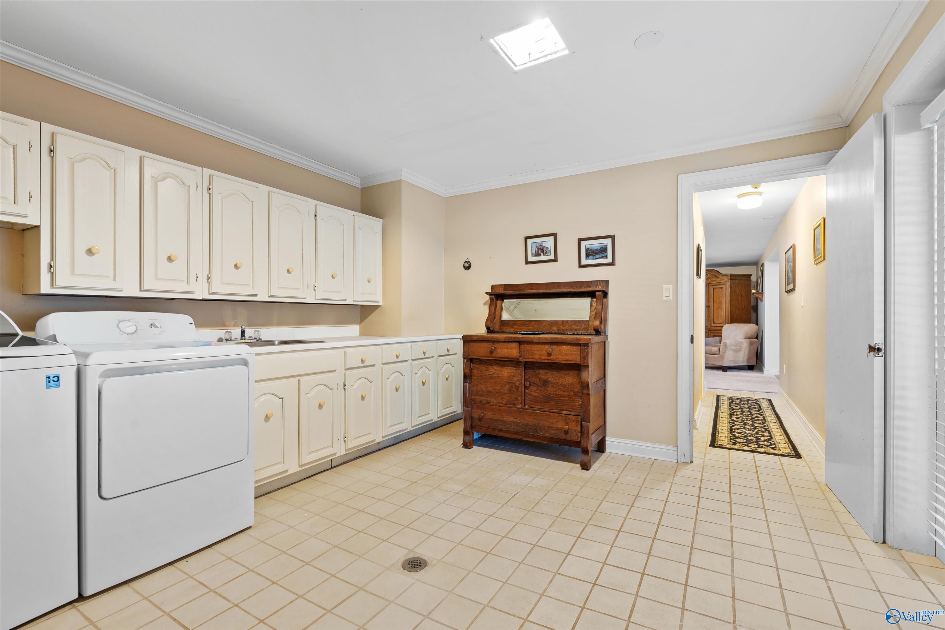 Scottsboro, Alabama 35769, United States, 5 Bedrooms Bedrooms, ,4 BathroomsBathrooms,Residential,Active,251496