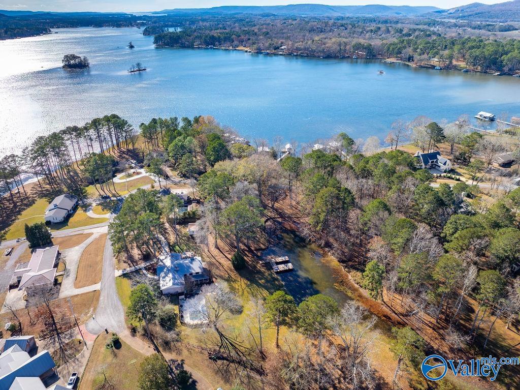 Scottsboro, Alabama 35769, United States, 5 Bedrooms Bedrooms, ,4 BathroomsBathrooms,Residential,Active,251496