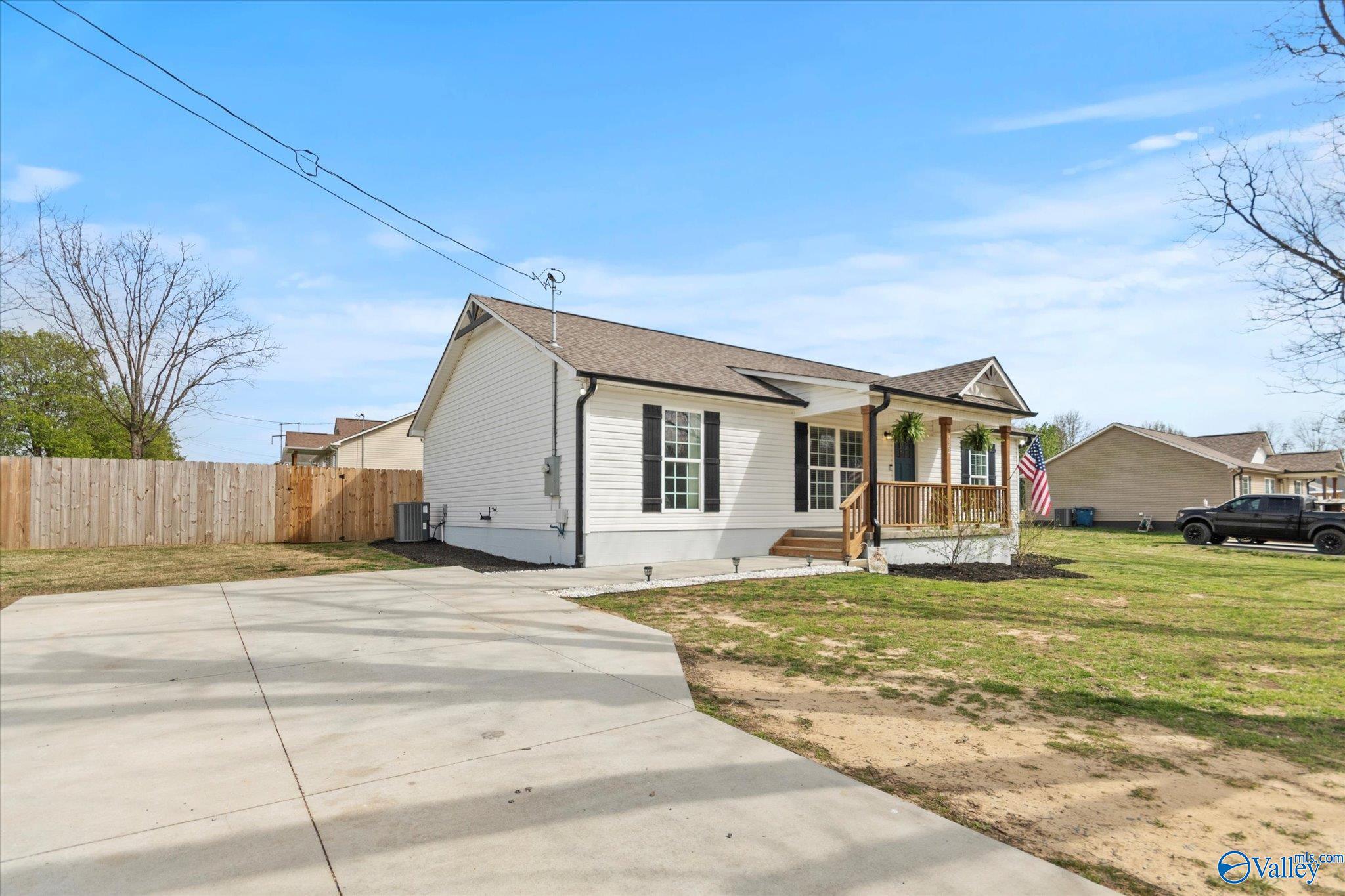 322 Pleasant Hill Road, Guntersville, Alabama image 3