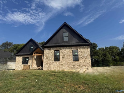 Homes For Sale - 213 Oakland View Drive<br/> Brownsboro, AL 35741