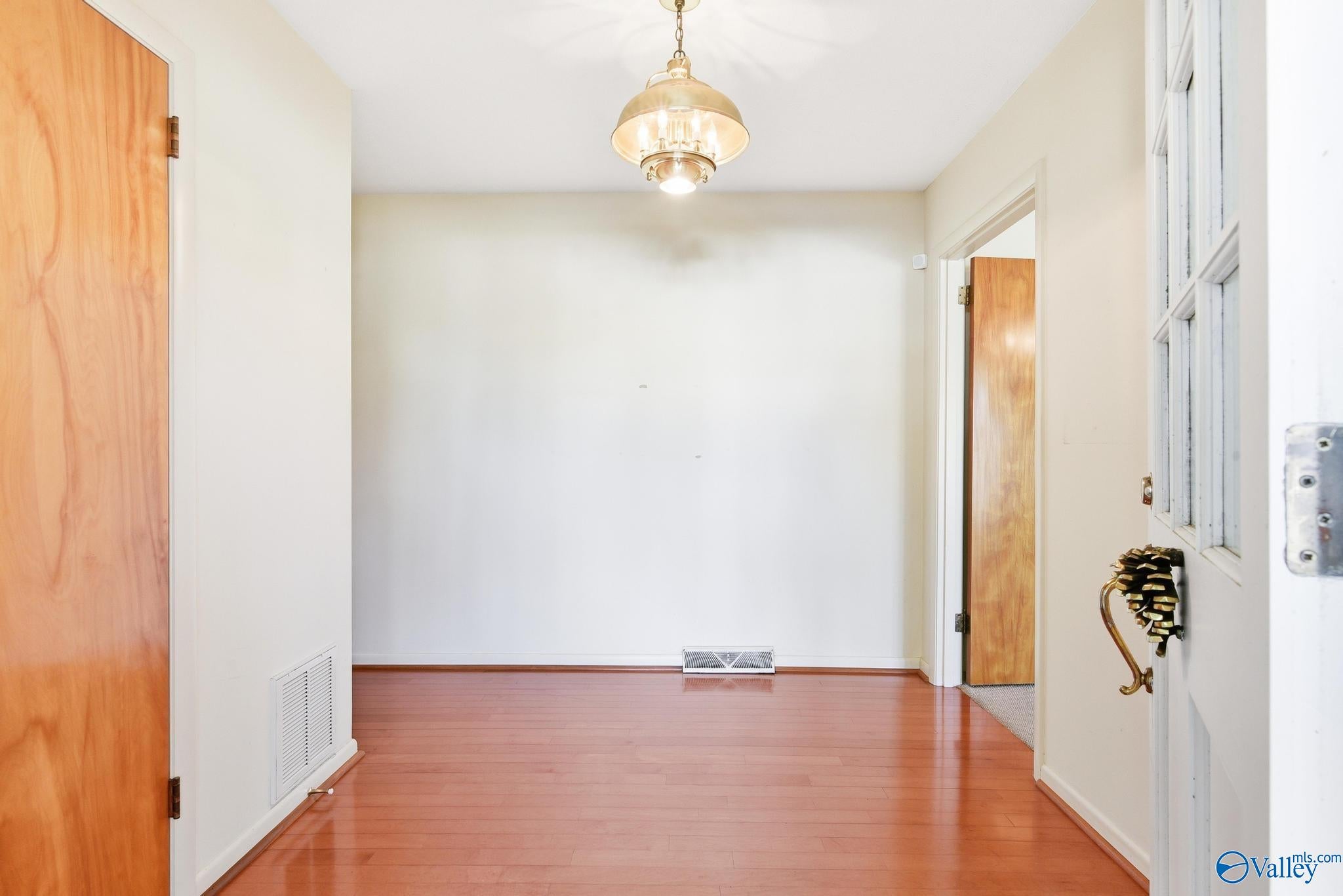 704 Mira Vista Drive SE