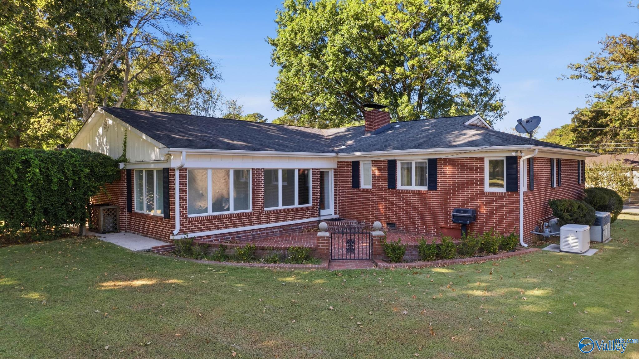 704 Mira Vista Drive SE