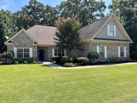 Homes For Sale - 125 Summitridge Rd<br/> Madison, AL 35757