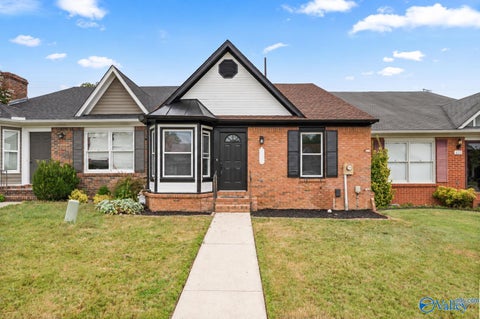 Townhouse For Sale - 424 Autumnwood Drive<br/> Decatur, AL 35601