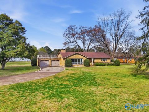 Photo of 707 Winchester Road NE, Huntsville, AL 35811 (MLS # 21912736)