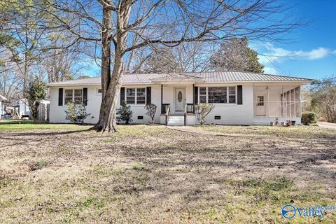 Homes For Sale - 806 6th Street<br/> Arab, AL 35016