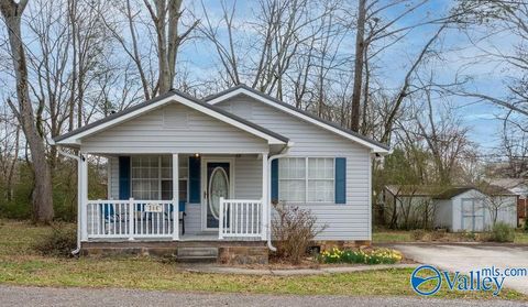 Photo of 204 Yarbrough Lane, Scottsboro, AL 35768 (MLS # 21911518)