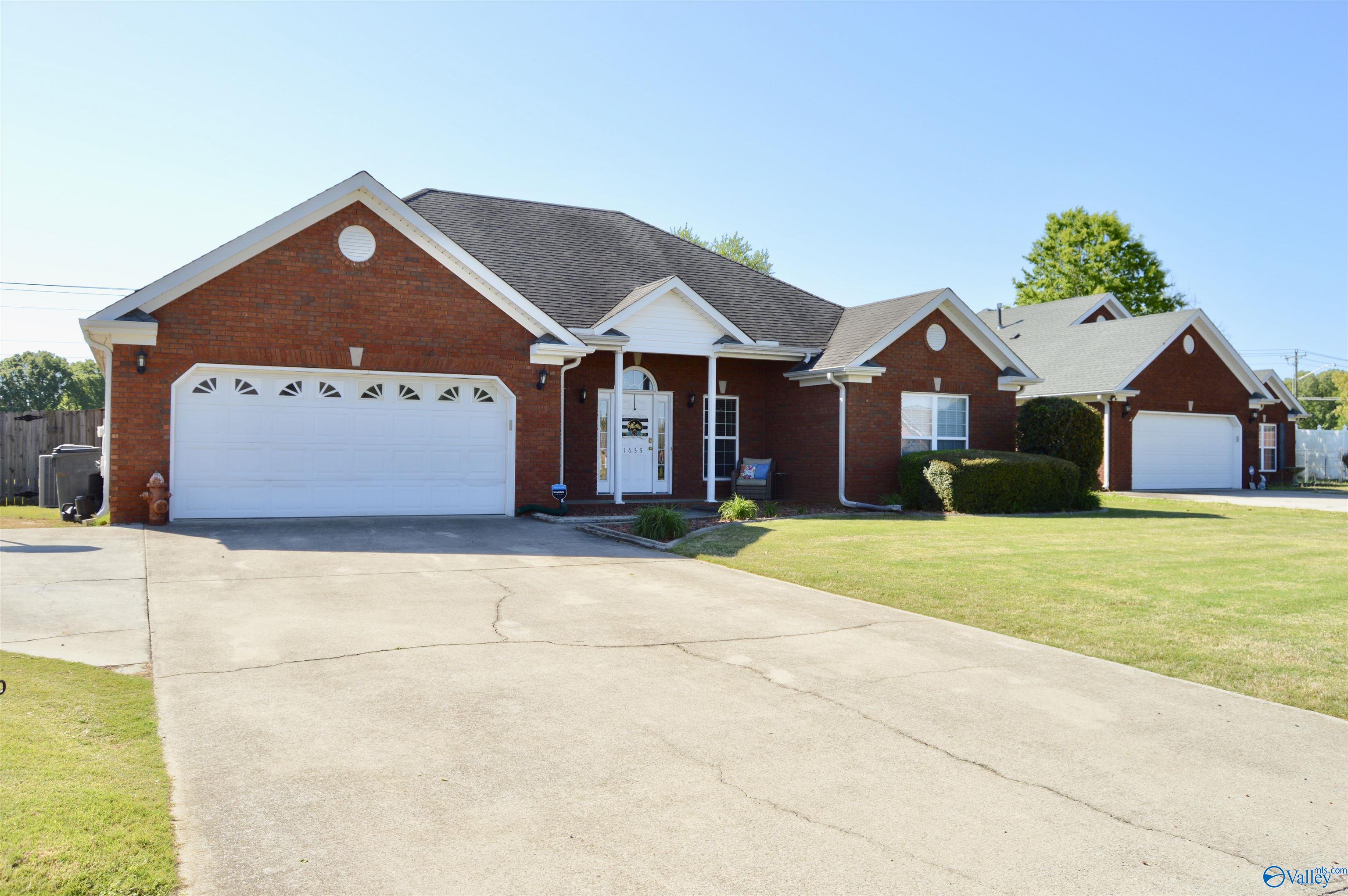 1635 Lake Manor Drive