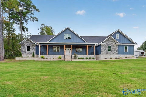 Homes For Sale - 225 Floyd Circle<br/> Jackson County, Scottsboro, AL 35769