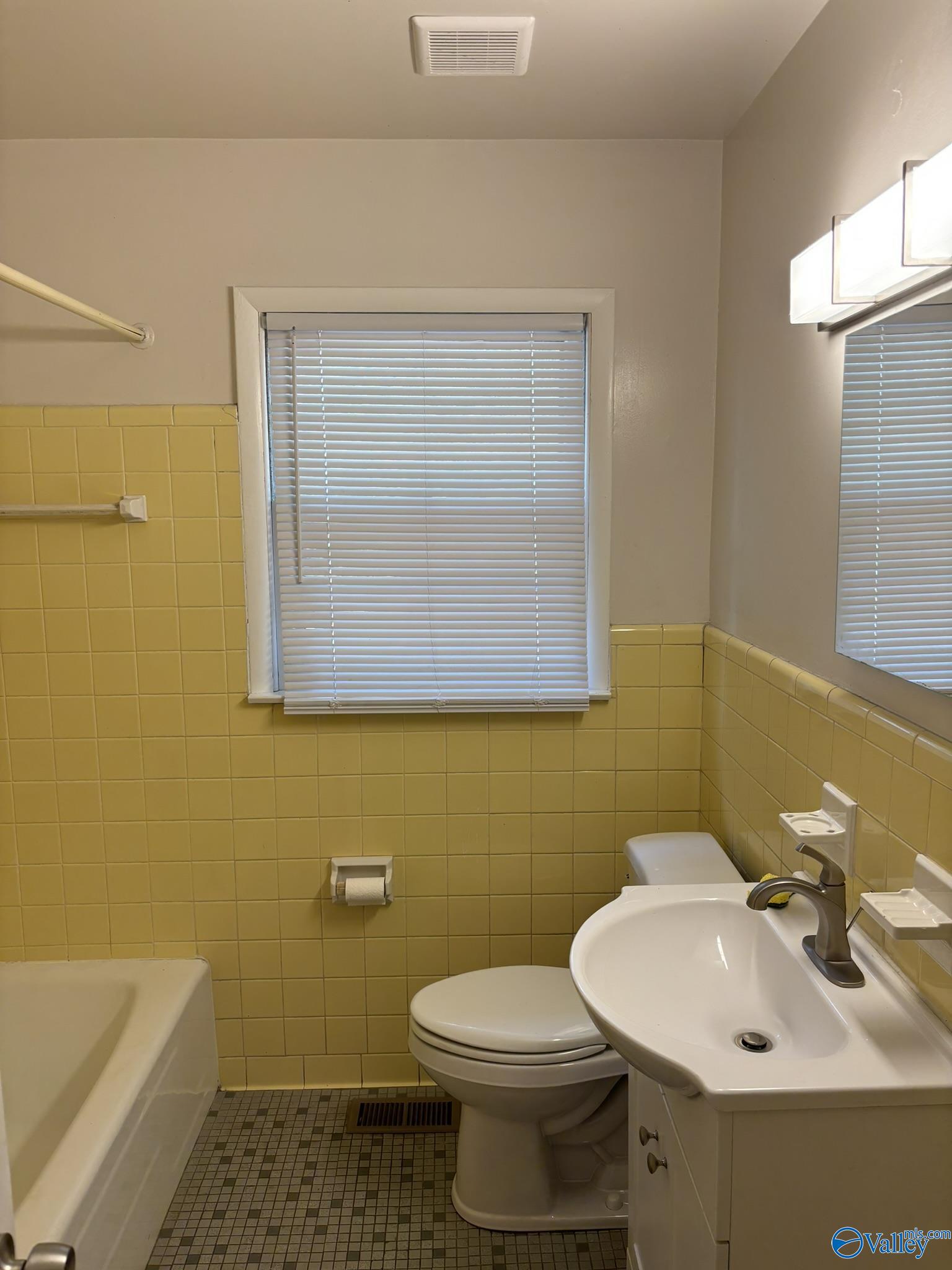 Huntsville, Alabama 35810, United States, 3 Bedrooms Bedrooms, ,2 BathroomsBathrooms,Residential,Active,89256