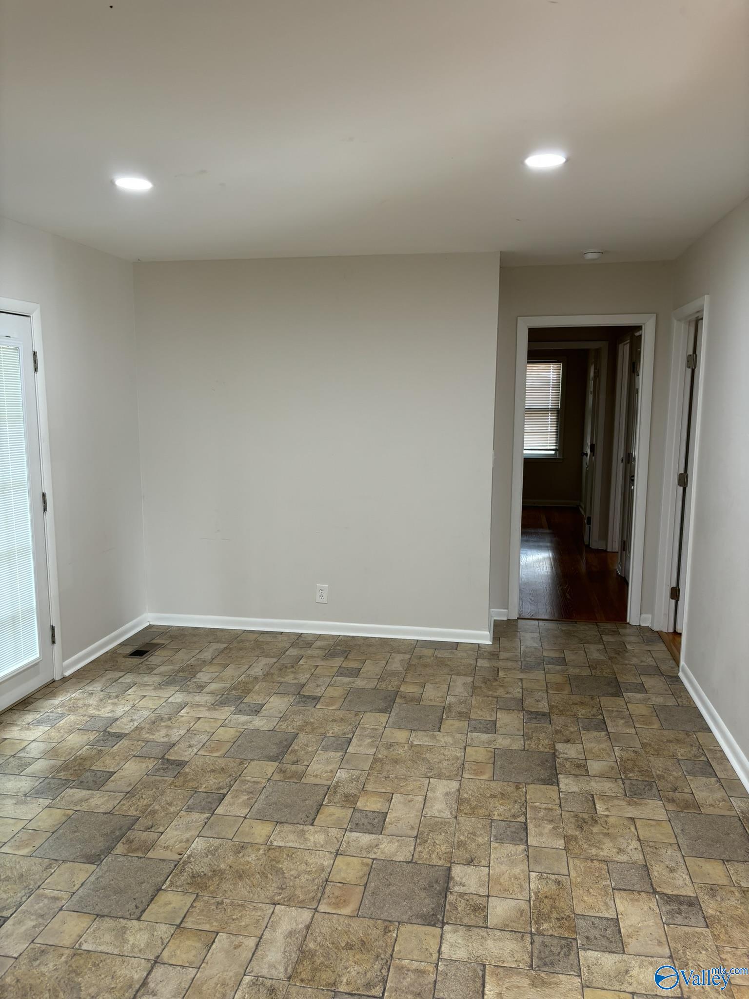 Huntsville, Alabama 35810, United States, 3 Bedrooms Bedrooms, ,2 BathroomsBathrooms,Residential,Active,89256